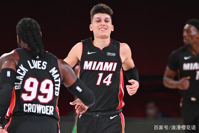 露出他的自 露出他的自