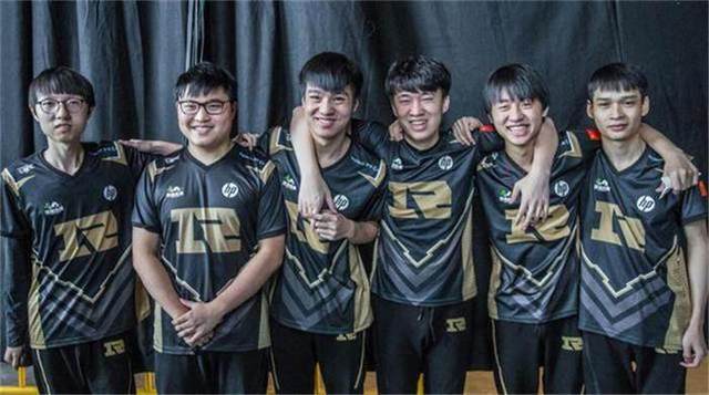 在前锋位置 在前锋位置