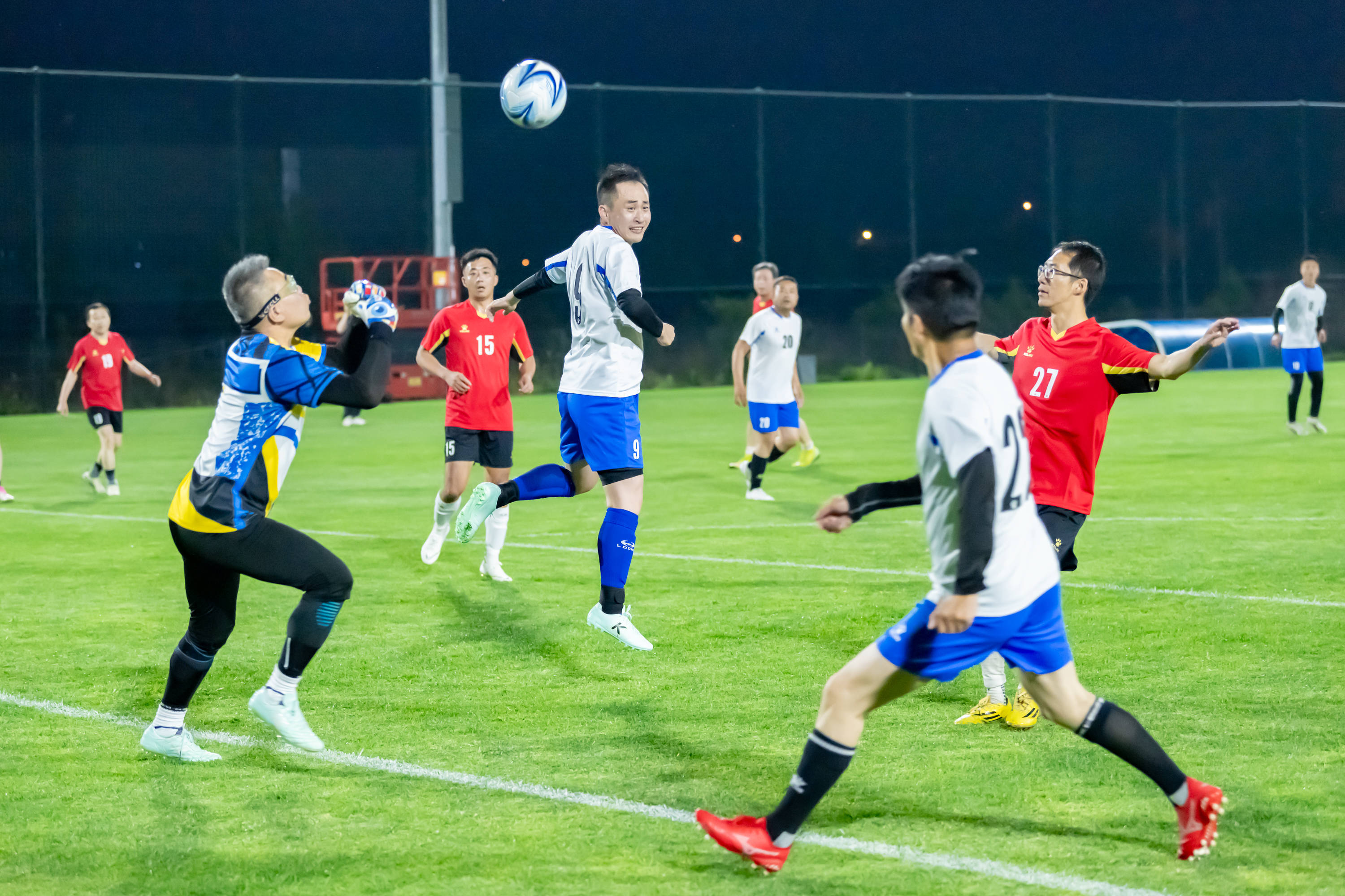 前锋沙博泽 前锋沙博泽