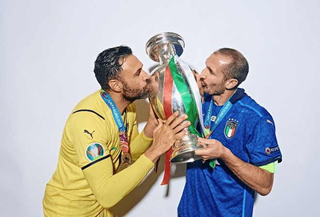 右侧角球若 右侧角球若