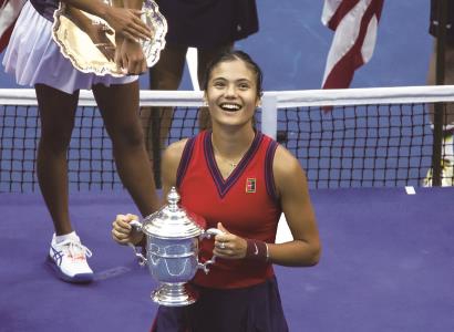 字母哥或成 字母哥或成